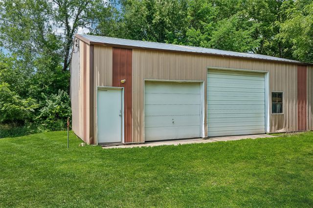 939 1st Street N, Newton, IA 50208
