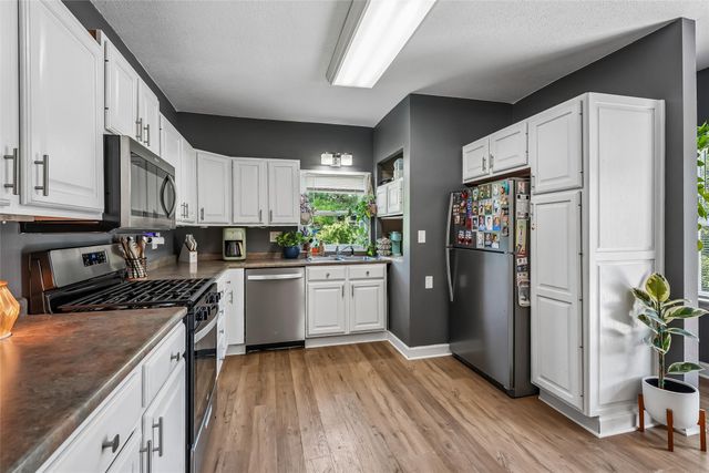 939 1st Street N, Newton, IA 50208