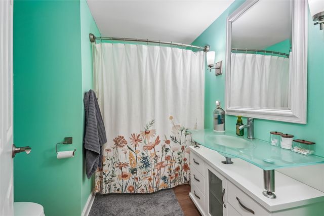 939 1st Street N, Newton, IA 50208