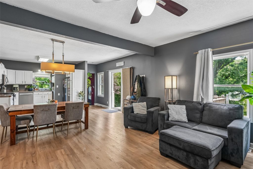 939 1st Street N, Newton, IA 50208