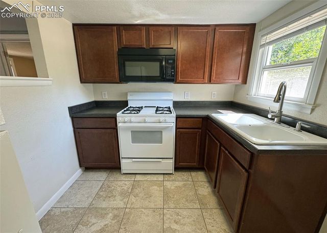 915 S EL PASO Street, Colorado Springs, CO 80903