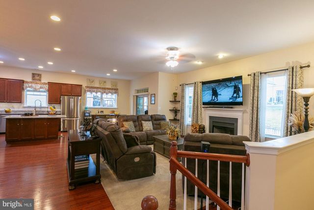 79 TORNWORTH DR, Charles Town, WV 25414