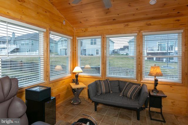 79 TORNWORTH DR, Charles Town, WV 25414