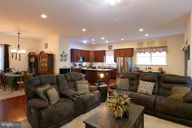 79 TORNWORTH DR, Charles Town, WV 25414