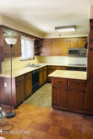 107 Bermuda Rd, Oak Ridge, TN 37830