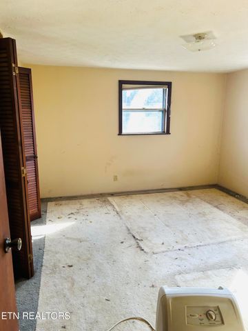 107 Bermuda Rd, Oak Ridge, TN 37830