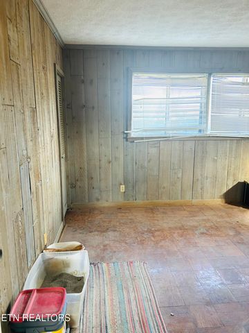 107 Bermuda Rd, Oak Ridge, TN 37830