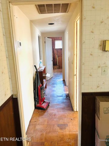 107 Bermuda Rd, Oak Ridge, TN 37830