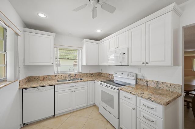 602 Hummingbird Lane 602, Delray Beach, FL 33445