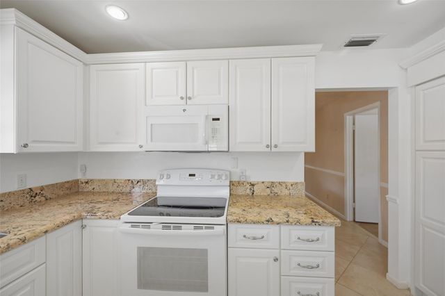 602 Hummingbird Lane 602, Delray Beach, FL 33445