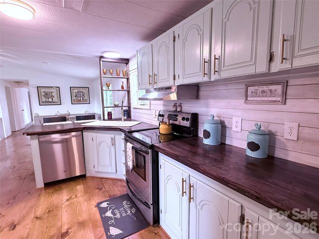 33 Honeysuckle Lane, Taylorsville, NC 28682