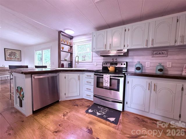 33 Honeysuckle Lane, Taylorsville, NC 28682