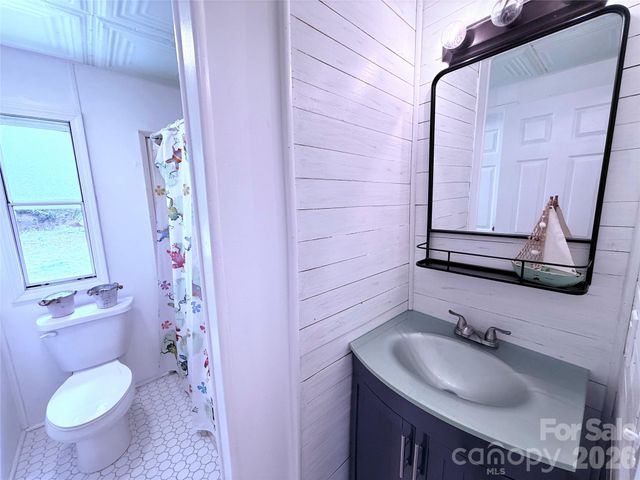 33 Honeysuckle Lane, Taylorsville, NC 28682