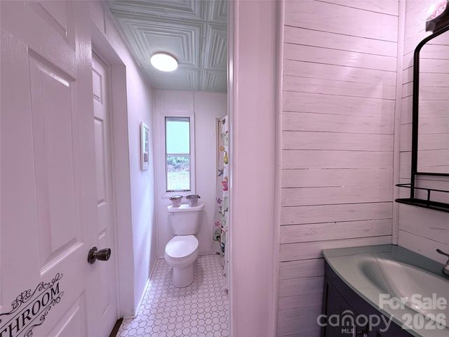 33 Honeysuckle Lane, Taylorsville, NC 28682