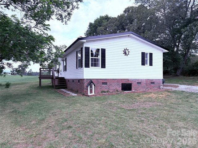 33 Honeysuckle Lane, Taylorsville, NC 28682