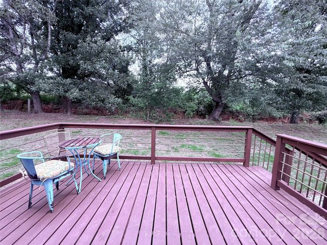 33 Honeysuckle Lane, Taylorsville, NC 28682