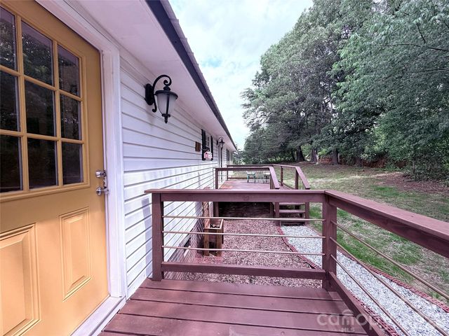 33 Honeysuckle Lane, Taylorsville, NC 28682