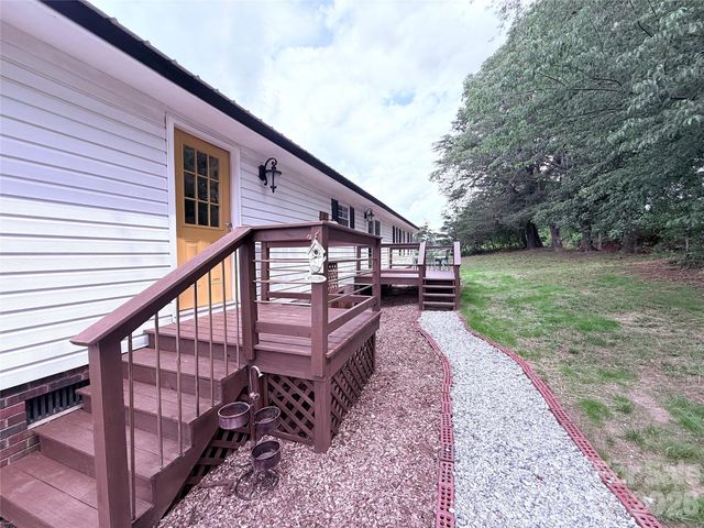 33 Honeysuckle Lane, Taylorsville, NC 28682