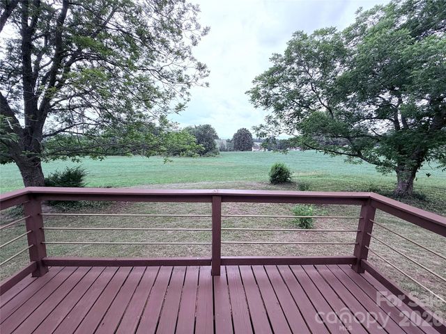 33 Honeysuckle Lane, Taylorsville, NC 28682