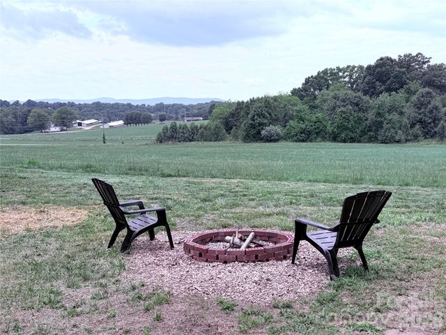 33 Honeysuckle Lane, Taylorsville, NC 28682