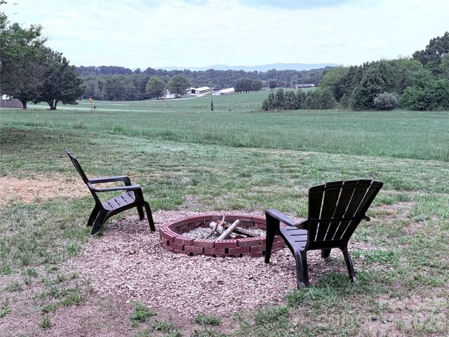 33 Honeysuckle Lane, Taylorsville, NC 28682