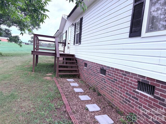 33 Honeysuckle Lane, Taylorsville, NC 28682