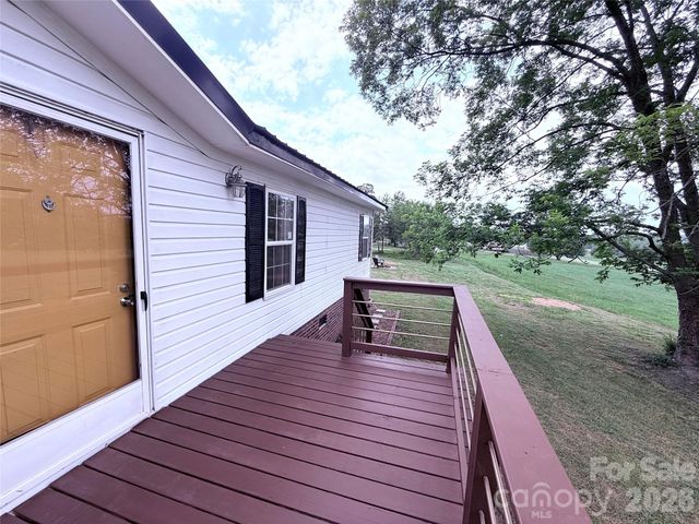 33 Honeysuckle Lane, Taylorsville, NC 28682