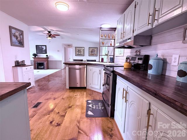 33 Honeysuckle Lane, Taylorsville, NC 28682