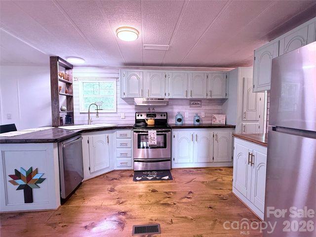 33 Honeysuckle Lane, Taylorsville, NC 28682