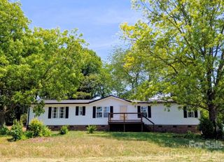 33 Honeysuckle Lane, Taylorsville, NC 28682