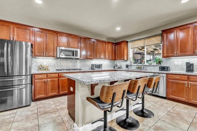 3615 W Sunnyview Avenue, Visalia, CA 93291