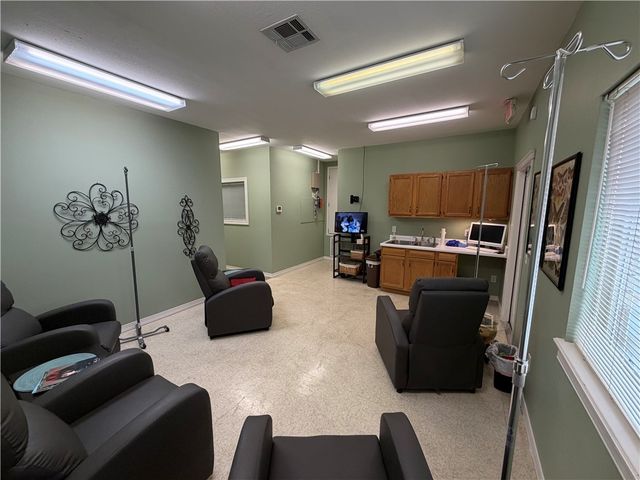 909 SE 28th Street Suite 7, Bentonville, AR 72712