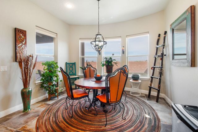 4719 Las Plazuelas, Santa Fe, NM 87507