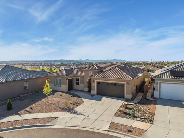 4719 Las Plazuelas, Santa Fe, NM 87507