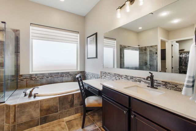 4719 Las Plazuelas, Santa Fe, NM 87507