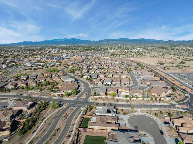 4719 Las Plazuelas, Santa Fe, NM 87507