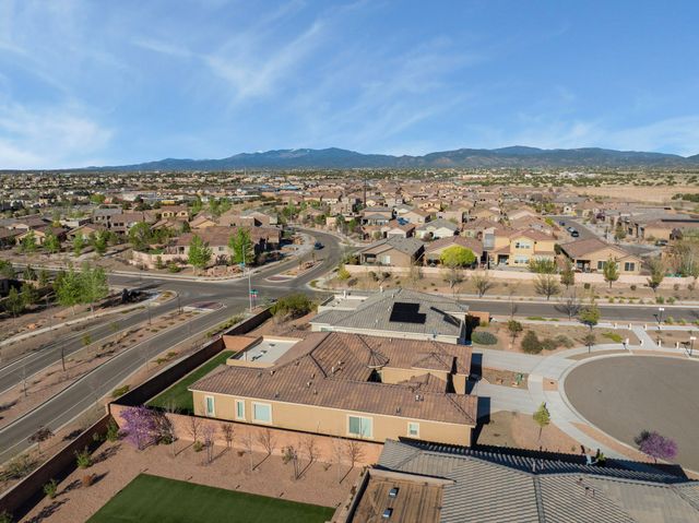 4719 Las Plazuelas, Santa Fe, NM 87507