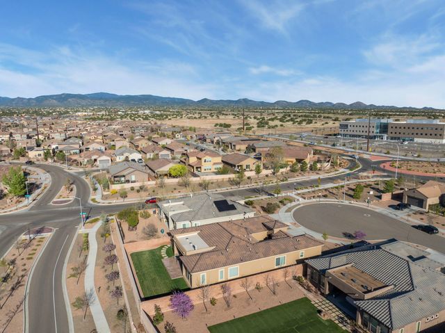 4719 Las Plazuelas, Santa Fe, NM 87507