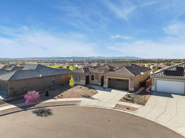 4719 Las Plazuelas, Santa Fe, NM 87507