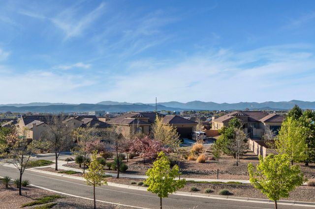 4719 Las Plazuelas, Santa Fe, NM 87507