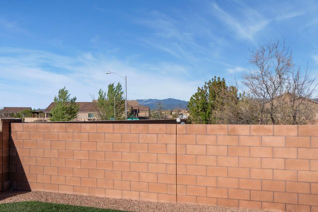 4719 Las Plazuelas, Santa Fe, NM 87507