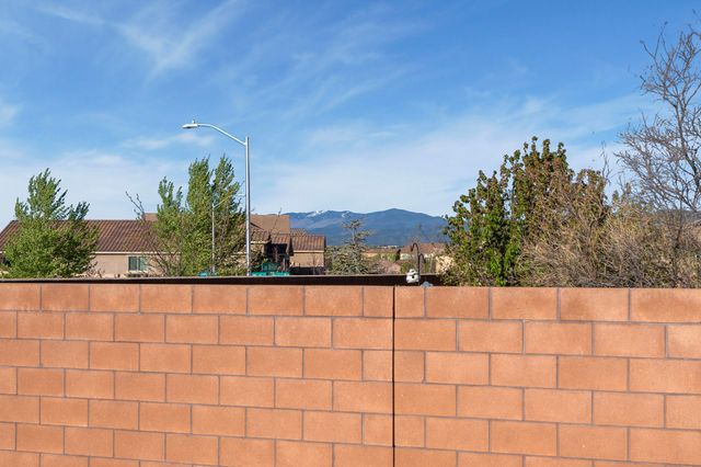 4719 Las Plazuelas, Santa Fe, NM 87507