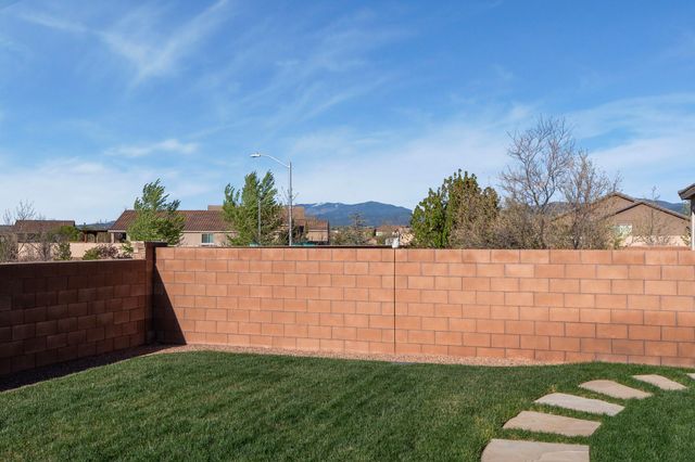 4719 Las Plazuelas, Santa Fe, NM 87507