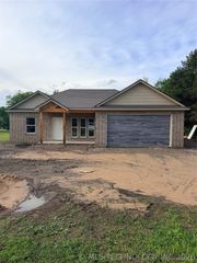 806 NE 7th Street, Wagoner, OK 74467