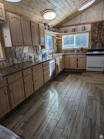 7587 S 39700 W, Fruitland, UT 84027