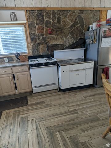 7587 S 39700 W, Fruitland, UT 84027