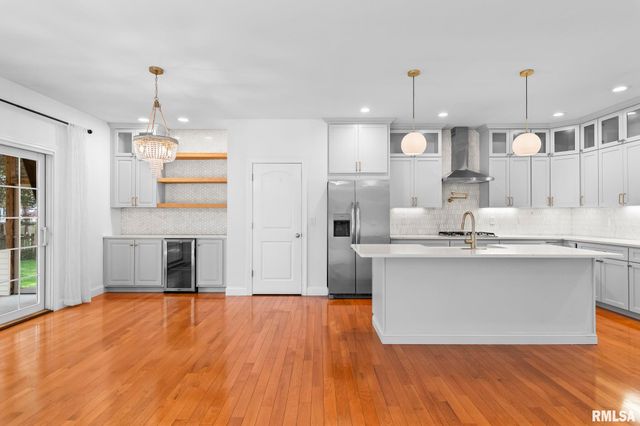 2312 W LAUREL Avenue, Springfield, IL 62704