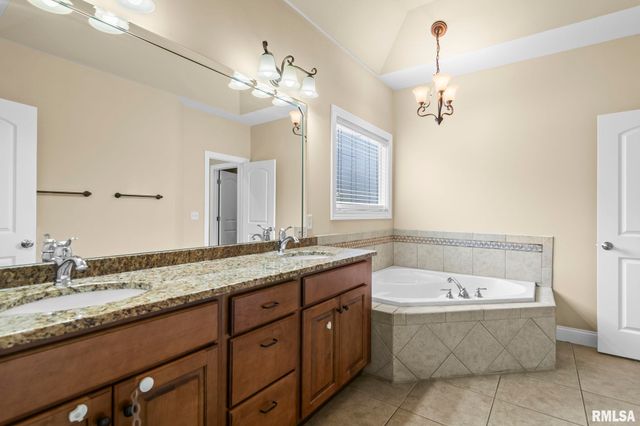 2312 W LAUREL Avenue, Springfield, IL 62704