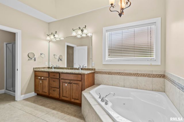 2312 W LAUREL Avenue, Springfield, IL 62704