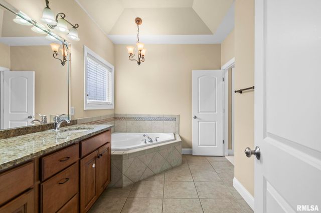 2312 W LAUREL Avenue, Springfield, IL 62704